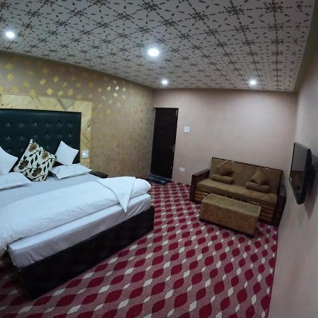 Hotel Seven Pahalgām Esterno foto