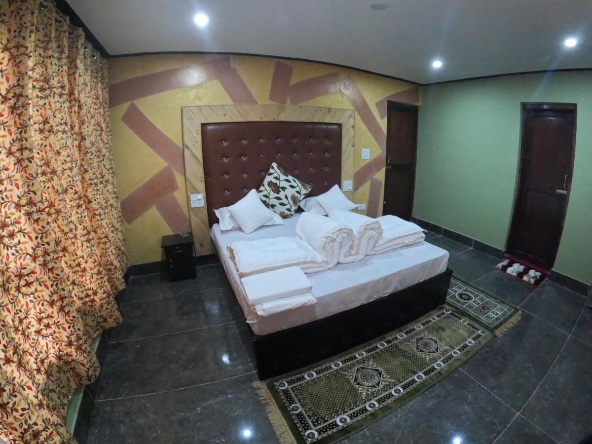Hotel Seven Pahalgām Esterno foto